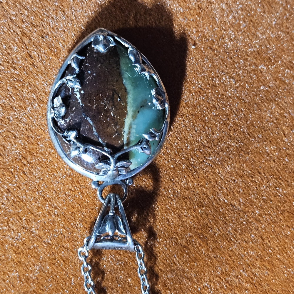 Elegant Silver and Brown Pendant Necklace - Picture 4 of 12